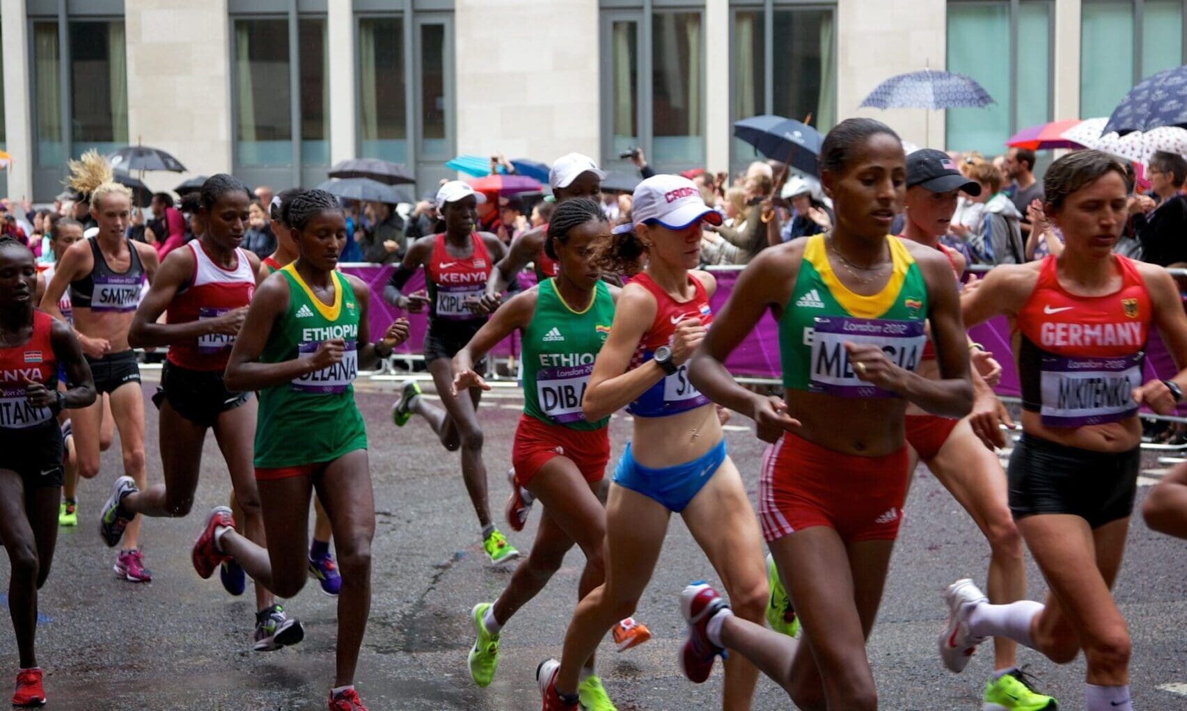 Women’s_Marathon_London Lots of women from different countries running the London 2012 marathon
