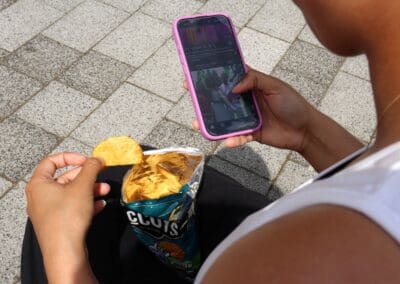 Desk Dinners and Screen Snacking: How Modern Distractions Fuel Mindless Eating